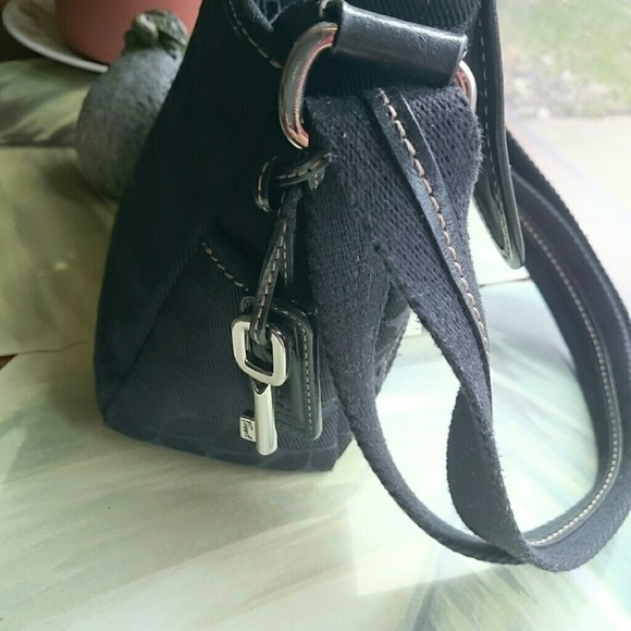 FOSSIL BLACK SHOULDER BAG WITH KEY - Picture 3 of 10